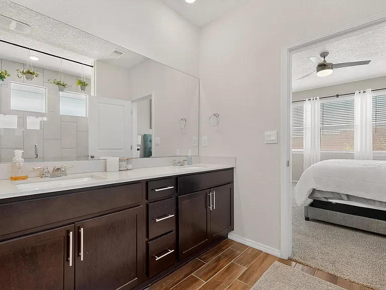 4139 Silver Springs Rd NE — Photo 16