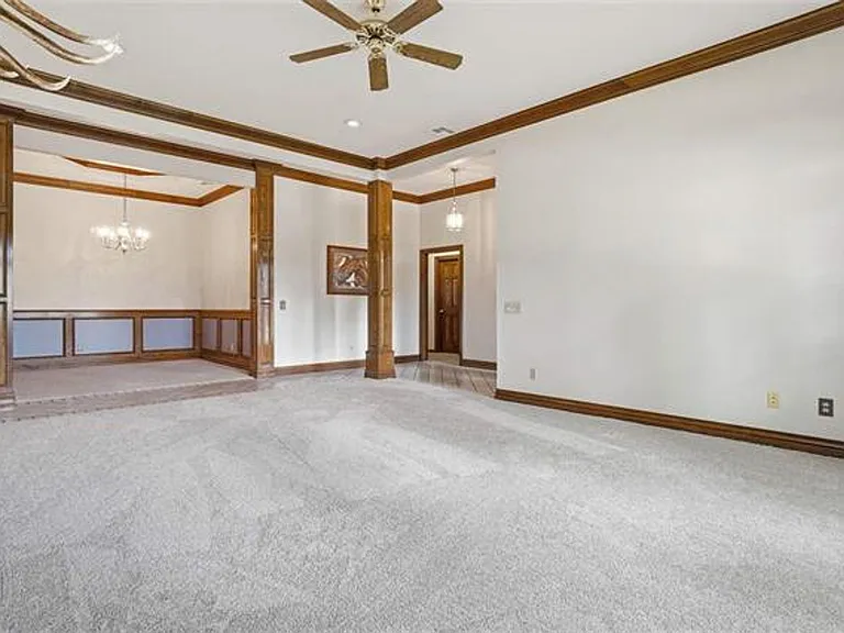 3006 NE Heritage Dr — Photo 14