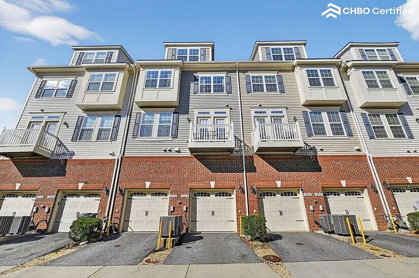 Large, Furnished Townhouse in Dale City — Photo 2