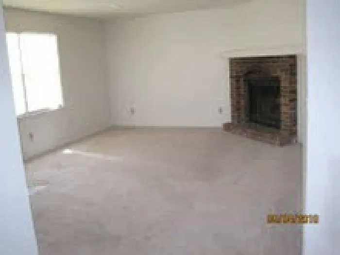 2 bed, 950 sqft, $1,025 — Photo 3
