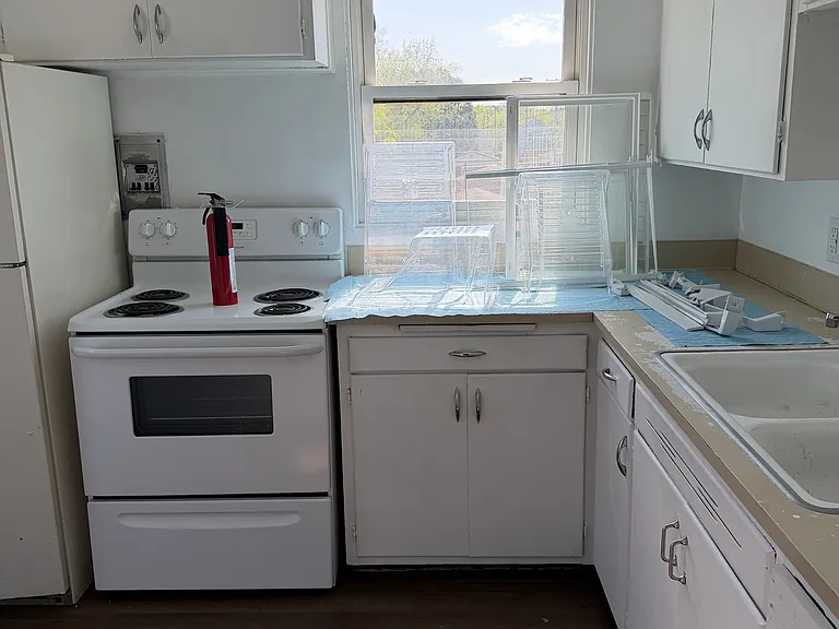 404 E 16th St #9 — Photo 5