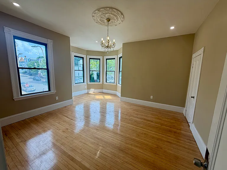 432 Meridian St #2B — Photo 11