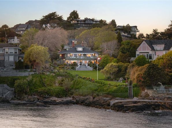 Best neighbourhoods Victoria BC Oak Bay homes