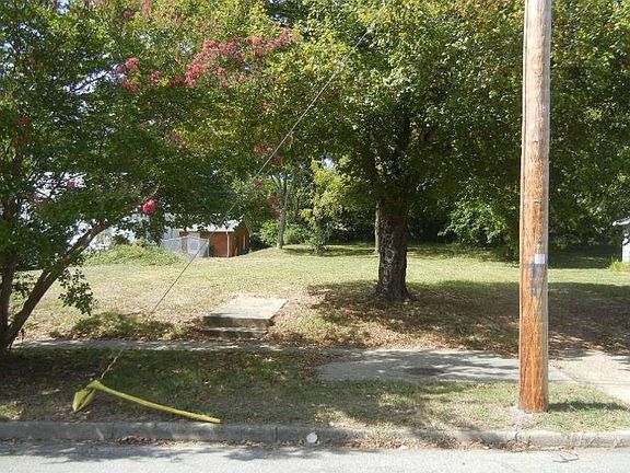 5th image of 627 Cameron St