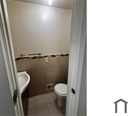 422 S Smallwood St — Photo 10