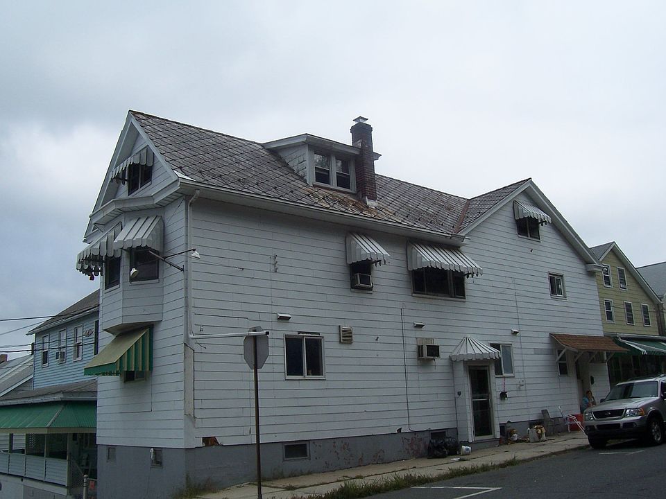 2 unit with 5 total bedrooms