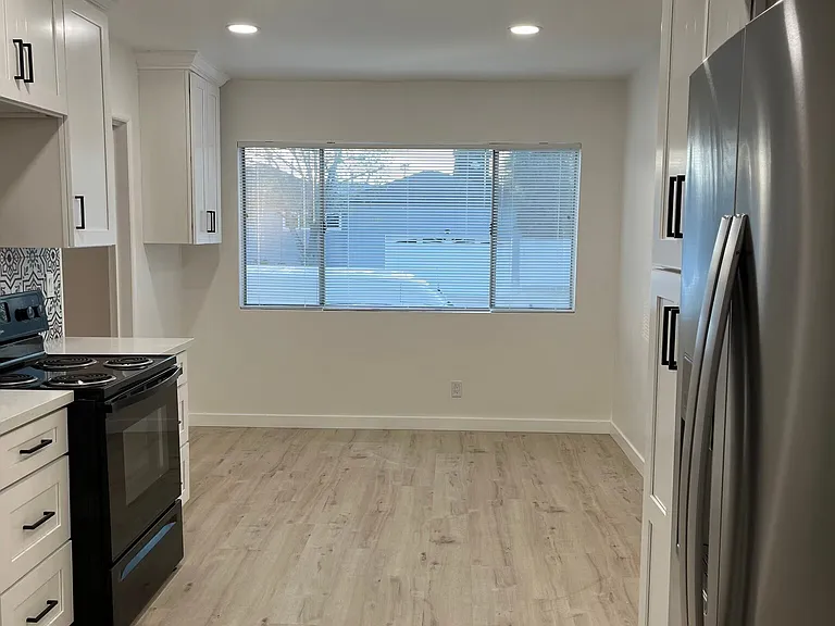 7600 Goddard Ave — Photo 14