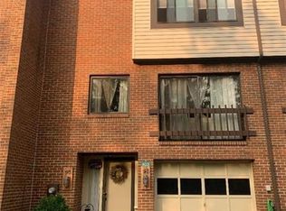 403 Springwater Ct, Coraopolis, PA 15108