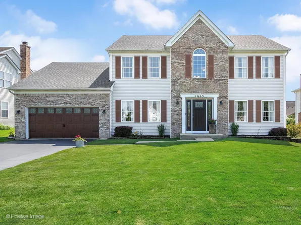 1665 Whispering Oaks Dr, West Chicago, IL 60185