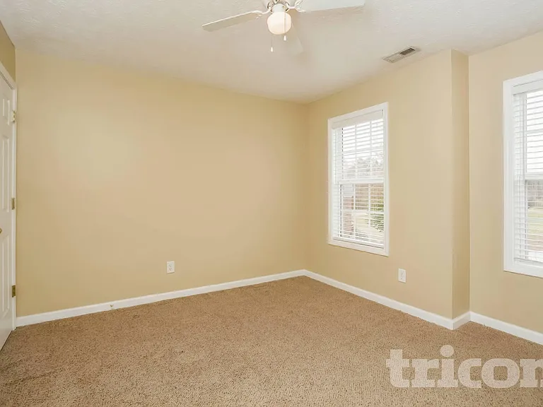 585 Chastleton Dr — Photo 11