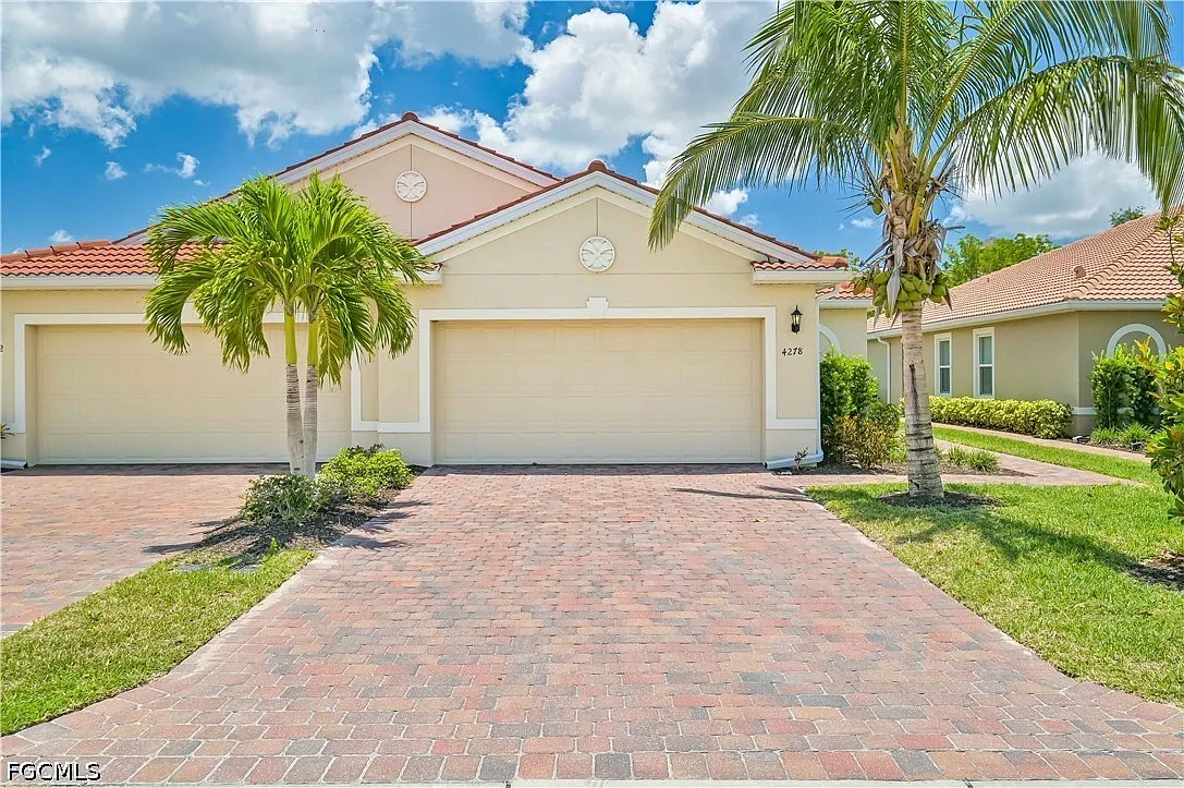 2 bed, 2.0 bath, 1519 sqft, $2,200 — Photo 2