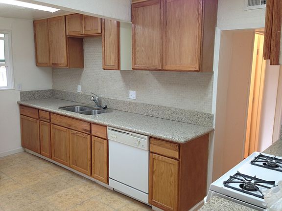 5th image of 602 E Lexington Ave E
