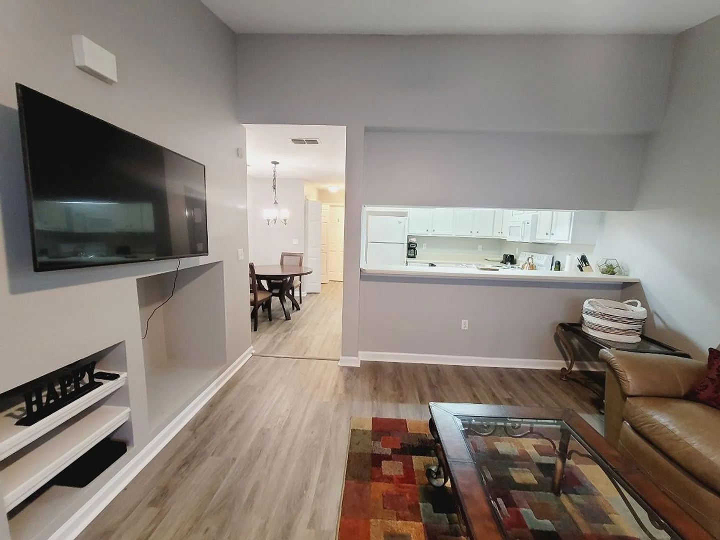LOVELY 3/3 w/ Vaulted Ceilings, Washer/Dryer, Furnished or Unfurnished, & Community Pool/Gym! Ava... — Photo 4