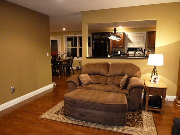 5th image of 55 Laredo Ln