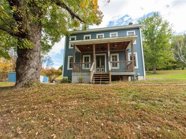 6025 Schafer Dr, New Kensington, PA 15068