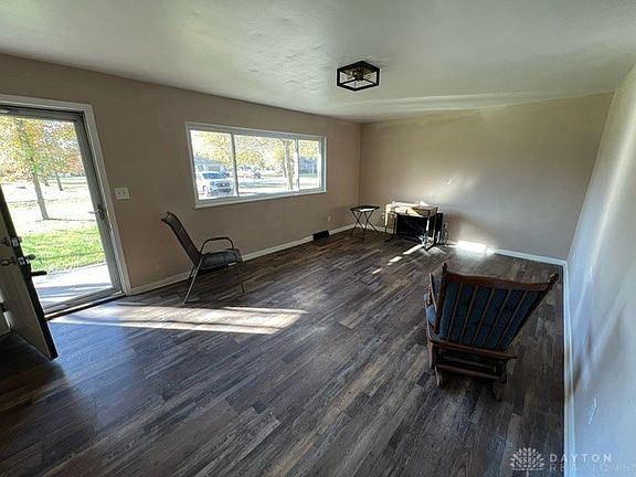 4th image of 8415 Hoover Ct