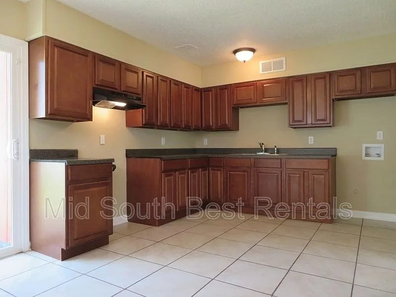 212 Delta Rd — Photo 4