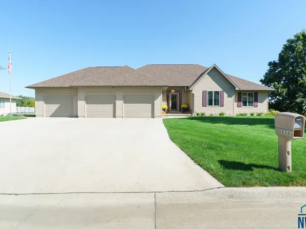 938 Springbrook Dr, Hinton, IA 51024