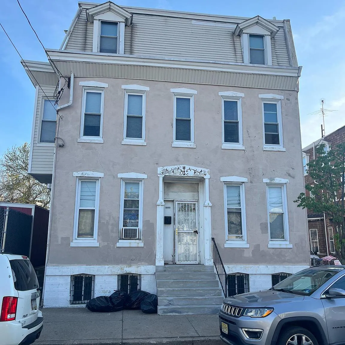 2 bed, 1.0 bath, 687 sqft, $1,400 — Photo 1
