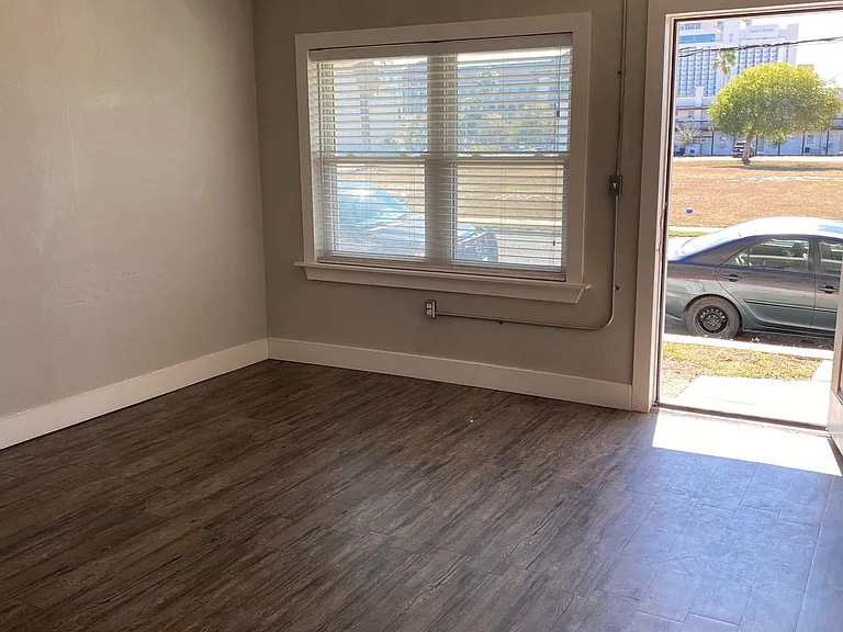 1301 N Water St — Photo 2