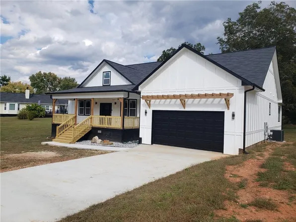 5550 Barrwyn Dr, Rex, GA 30273