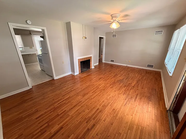 1838 S Maryland Ave — Photo 4