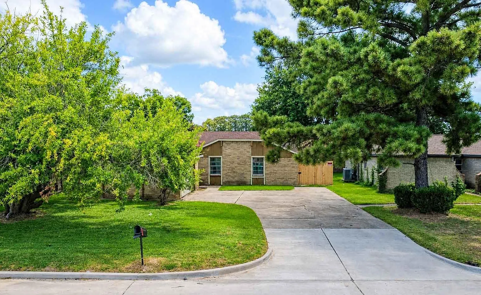 3 bed, 2.0 bath, 1342 sqft, $2,199 — Photo 1