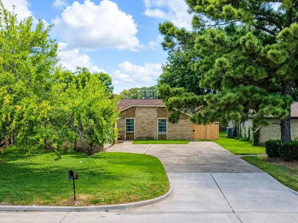 8710 Parkway Forest Dr, Houston, TX 77044