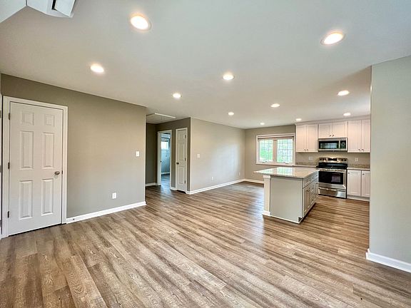 5th image of 109 Barnard Ave #A