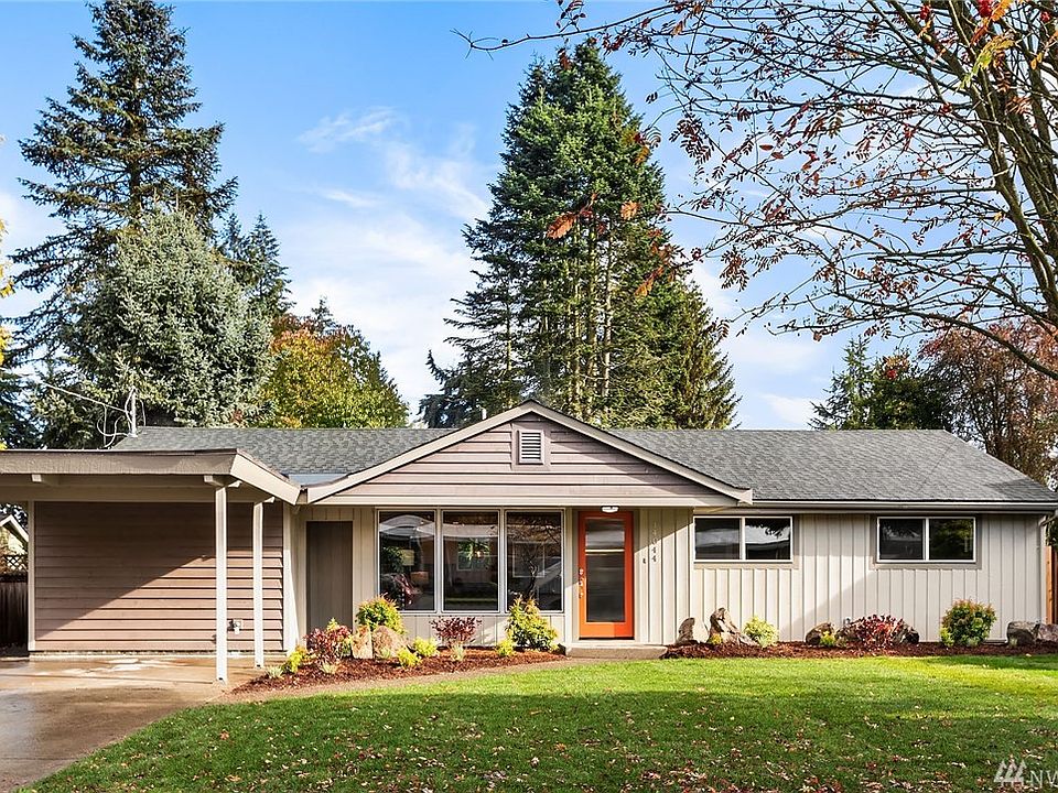 Beautiful remodeled ramble with lots of parking and large front yard