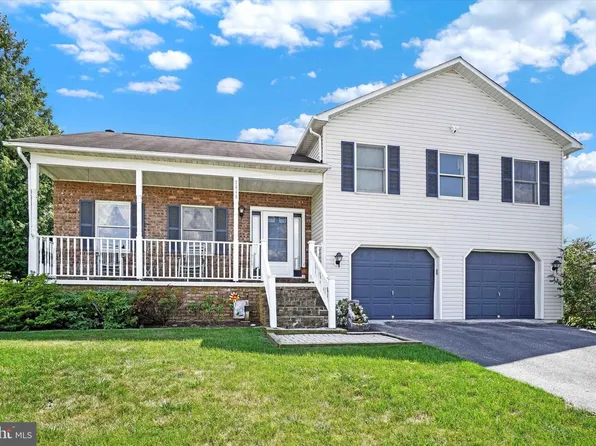 2940 Sparrow Dr, York, PA 17408