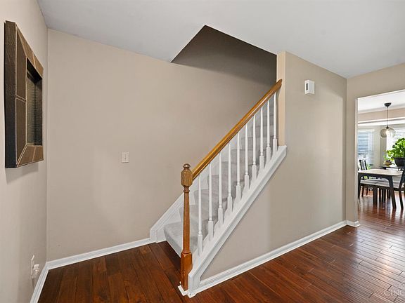5th image of 9720 Cedar Knoll Dr