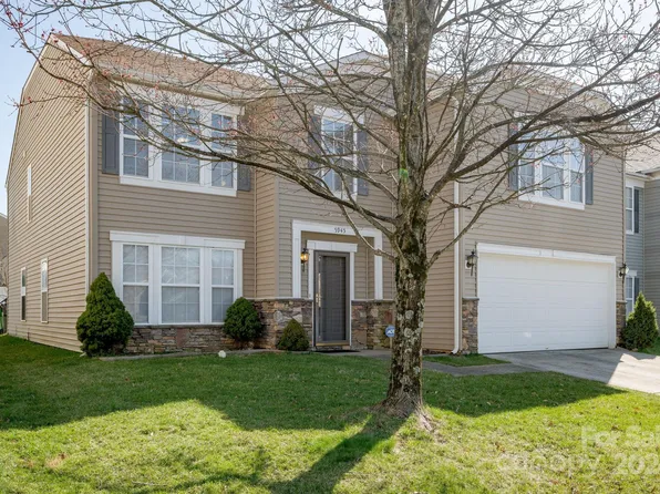 5945 Twin Brook Dr, Charlotte, NC 28269