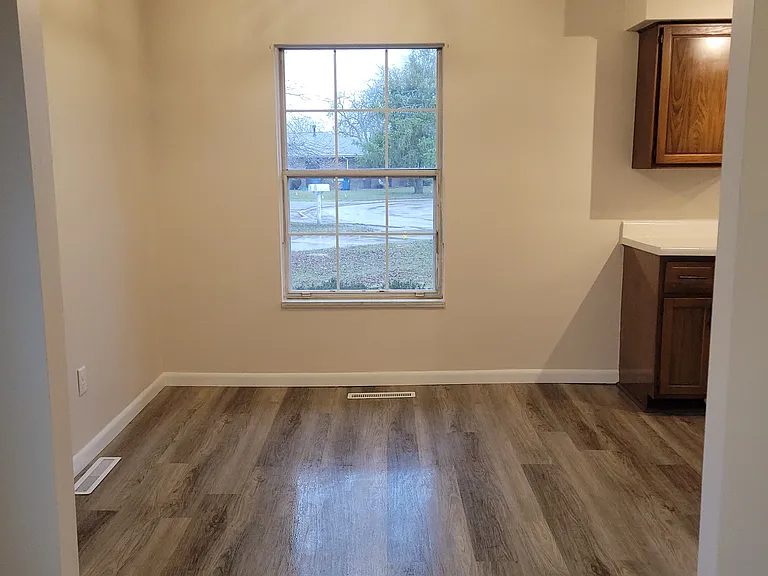 311 Heritage Ct — Photo 5