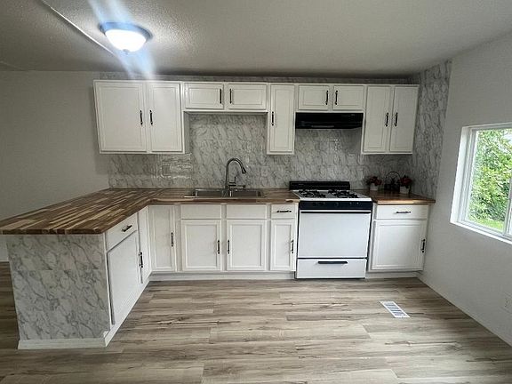 5th image of 1405 Meadow View Rd