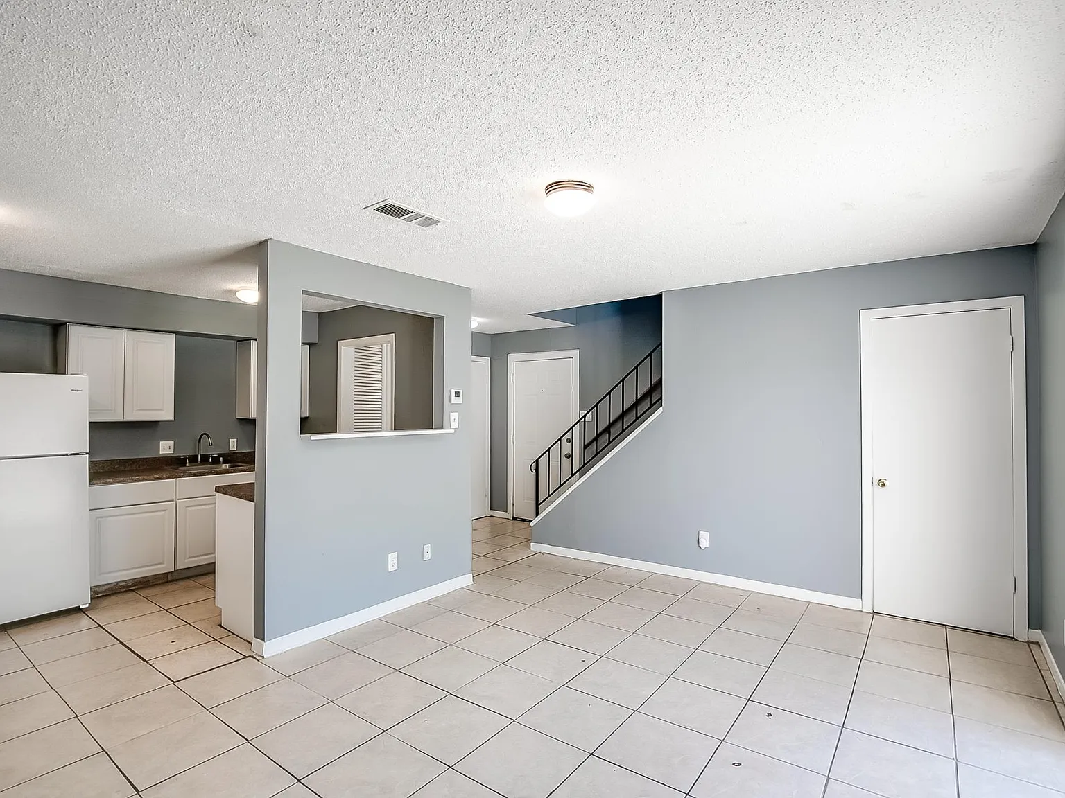 1 bed, 1.5 bath, 903 sqft, $1,000 — Photo 1