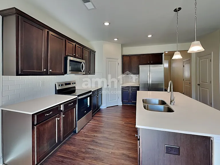 7416 Garrett Ct — Photo 4