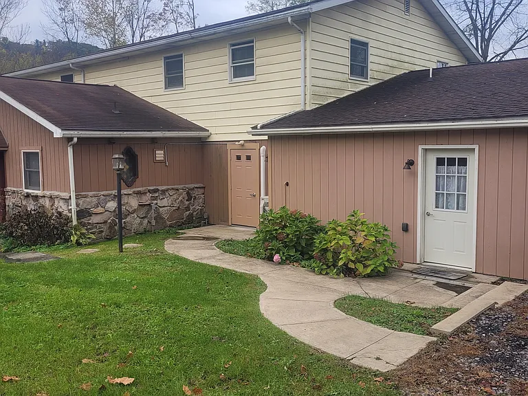 10154 Piney Ridge Rd — Photo 2