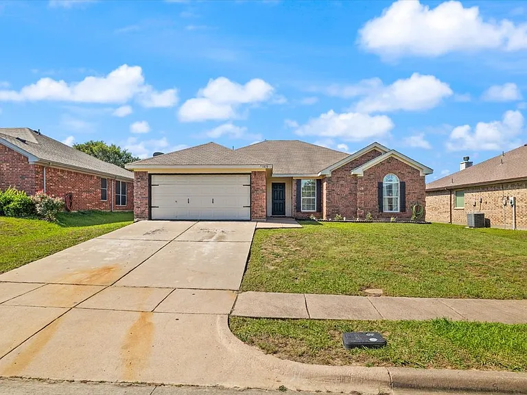 1410 Teal Way — Photo 2