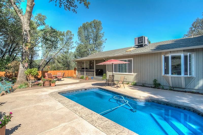 2nd image of 2752 Jasmine Way