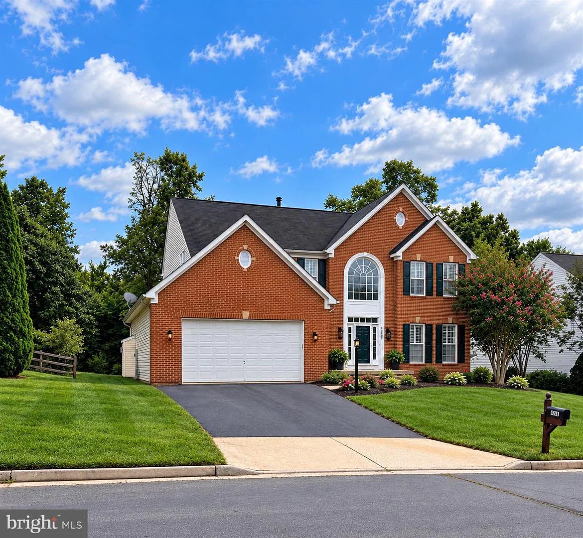 4 bed, 4148 sqft, $4,350 — Photo 1