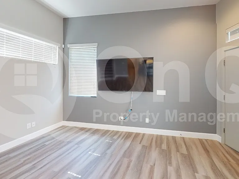 865 E Park Modern Dr — Photo 3