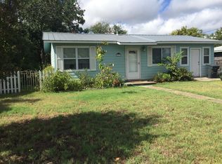 409 E Schubert St, Fredericksburg, TX 78624