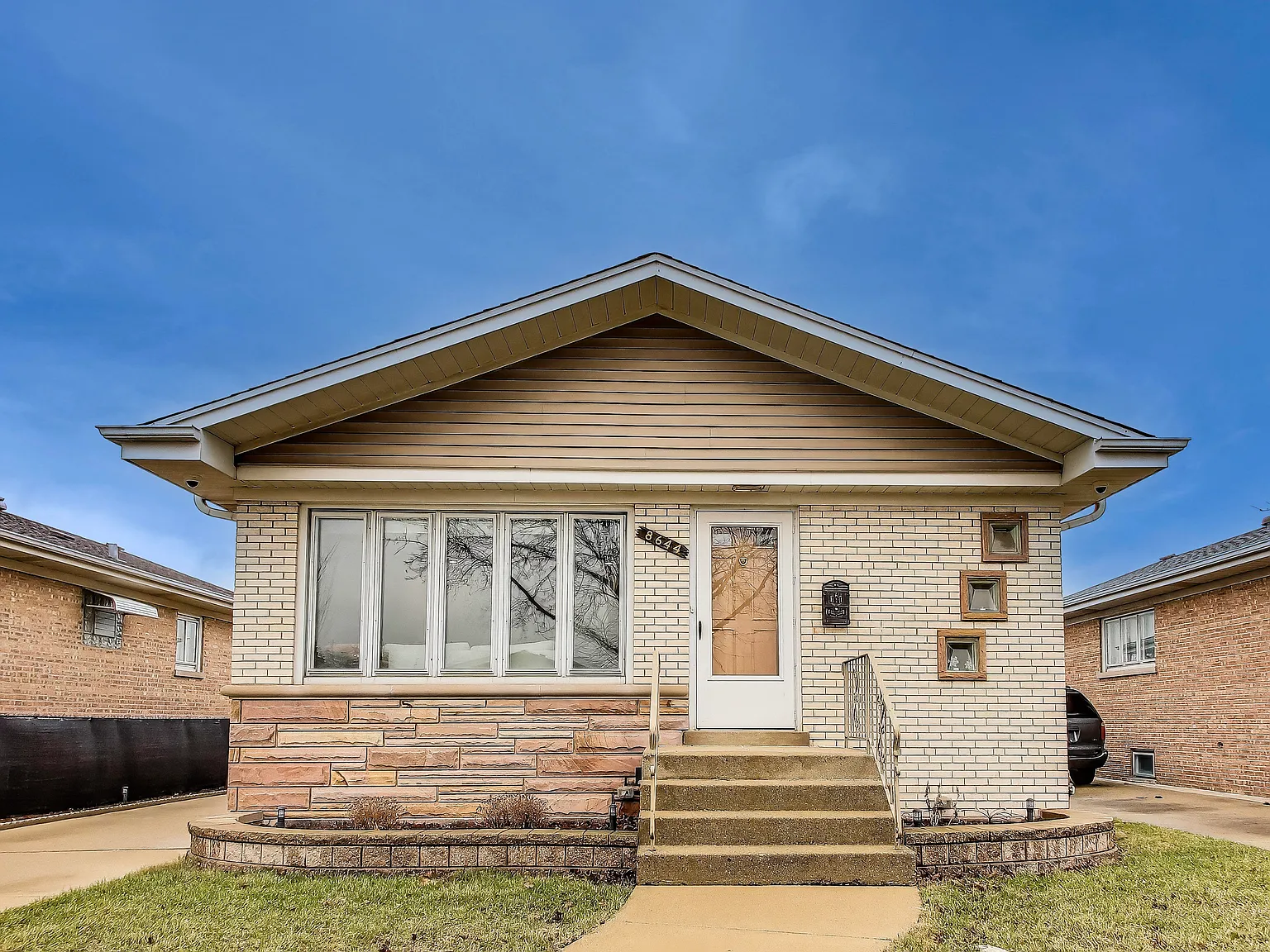 3 bed, $4,000 — Photo 2