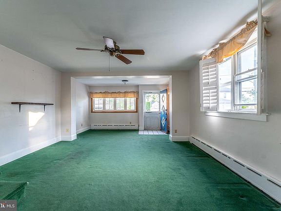 4th image of 19 Weiss Ave
