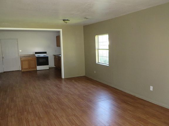 4th image of 802 E 7th St