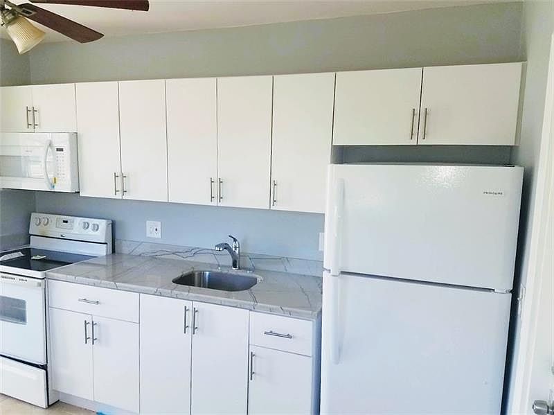 2nd image of 109 NW 3rd Ave #2
