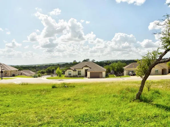 2102 Valencia Dr N, Kerrville, TX 78028
