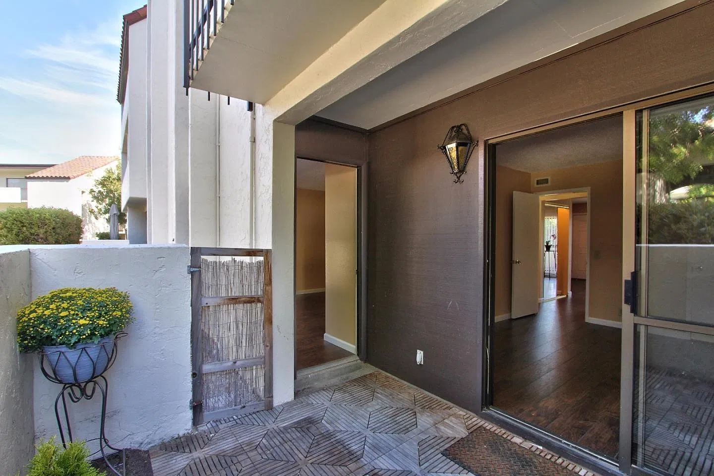 2 bed, 855 sqft, $3,600 — Photo 3