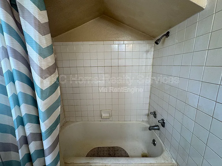 2225 Glen Ellyn St — Photo 6